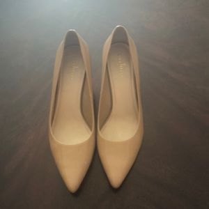 Cole Haan Beige patent leather pumps